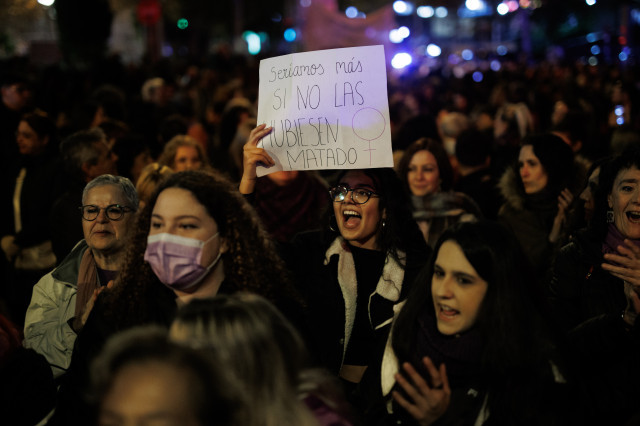 Las llamadas al 016 en octubre superan las 7 900 un 3 4 más que en el