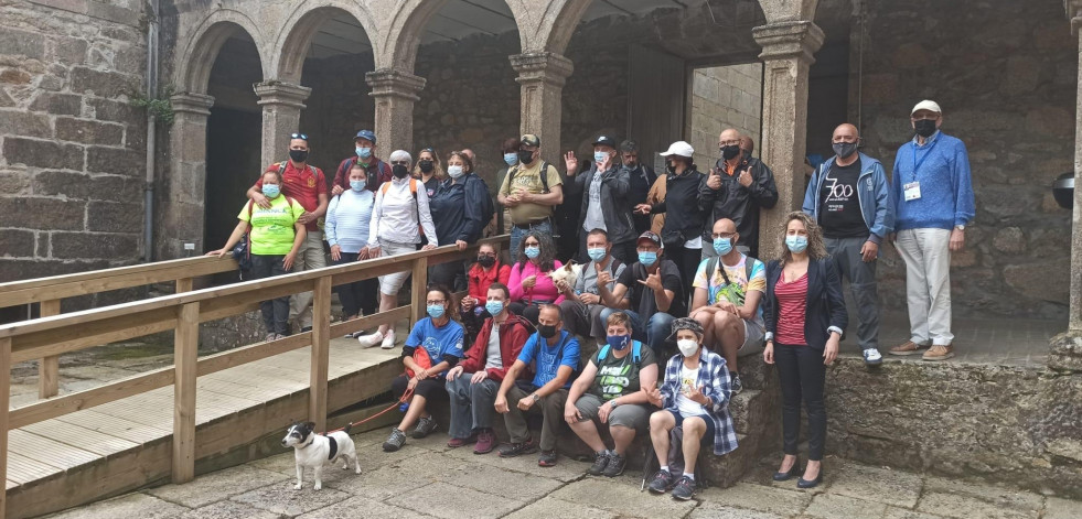 Miembros de la Asociación de Persoas Xordas de Ferrol conocen Santa Catalina