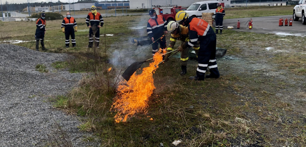 Los voluntarios de Protección Civil de A Laracha reciben formación práctica para emergencias