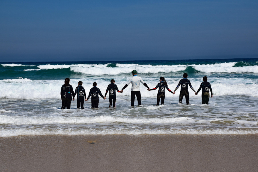 Los escolares carballeses aprenderán a través del surfing