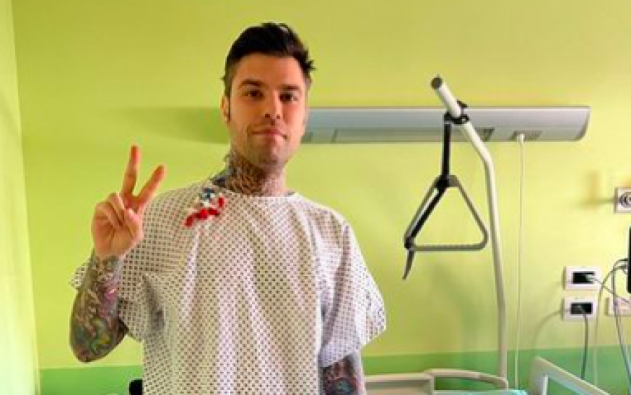 Fedez celebra el éxito de la operación para extirparle un tumor de páncreas