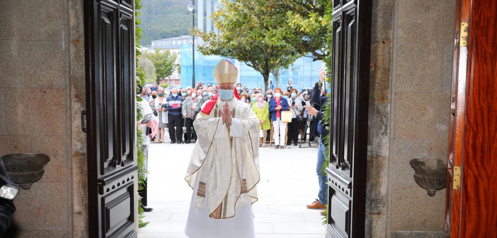 La apertura de la Puerta Santa da inicio al Año Jubilar de la Virxe da Xunqueira