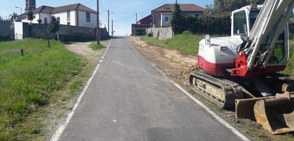 El Concello de Malpica ejecuta obras de mejora en la red viaria de Leiloio