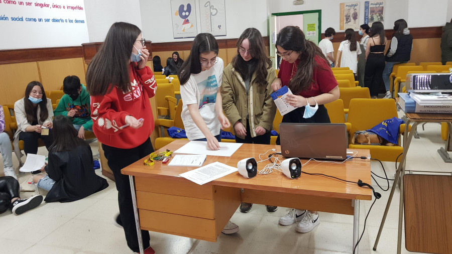 Alumnos del Pedra da Aguia de Camariñas celebran el Mes Europeo de la Diversidad