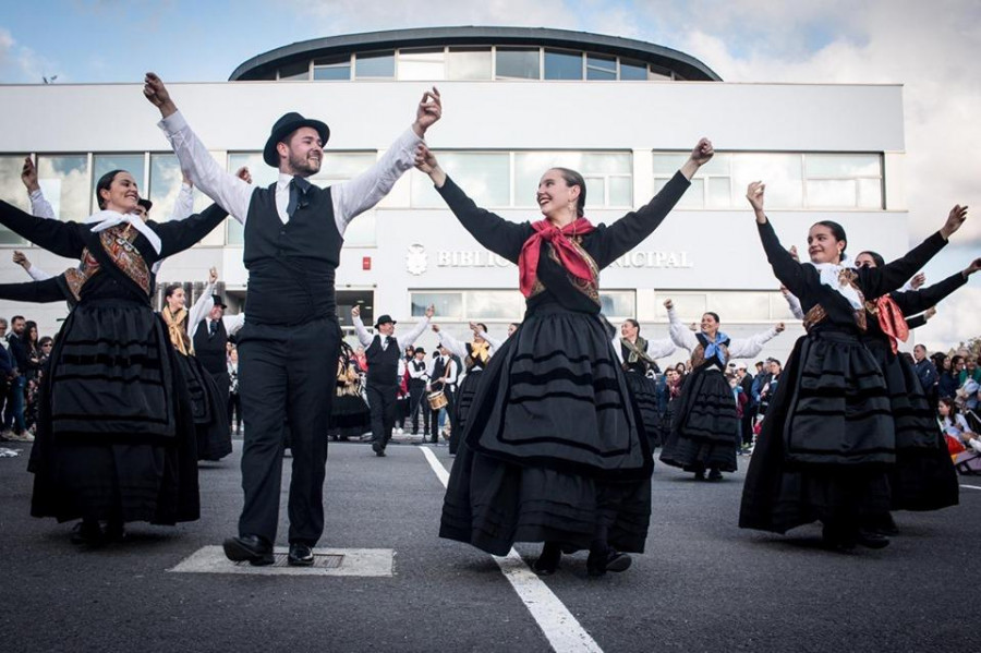 A Laracha celebrará as Letras Galegas con música, bailes tradicionais e teatro infantil