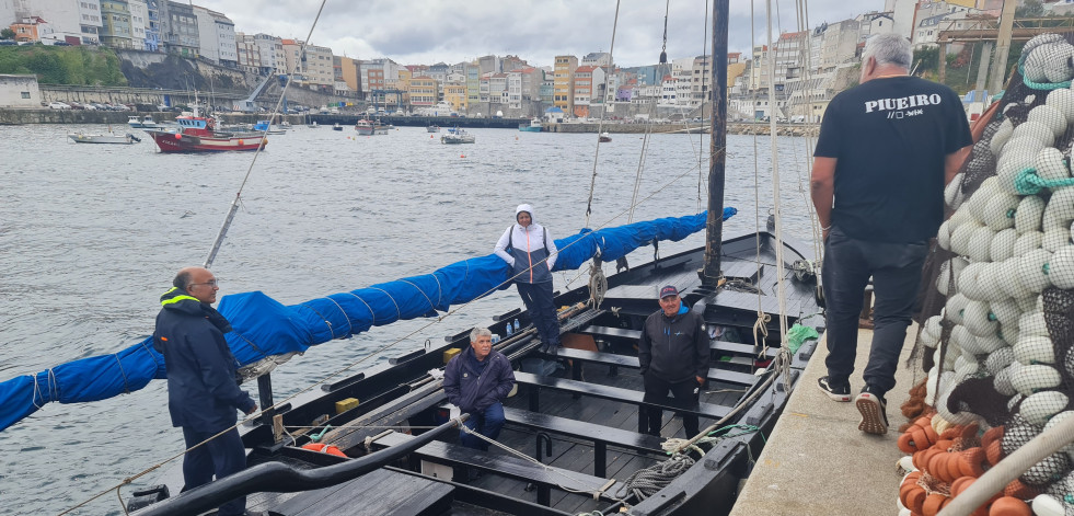 Los tripulantes del “Piueiro” reemprenden su travesía tras una semana varados en Malpica