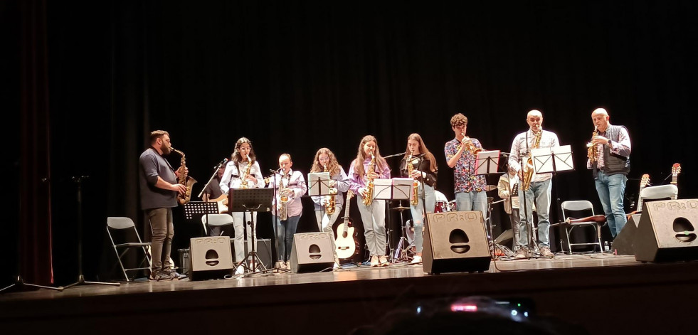 Alumnos de la Escuela de Música Moderna de Vimianzo demuestran su talento