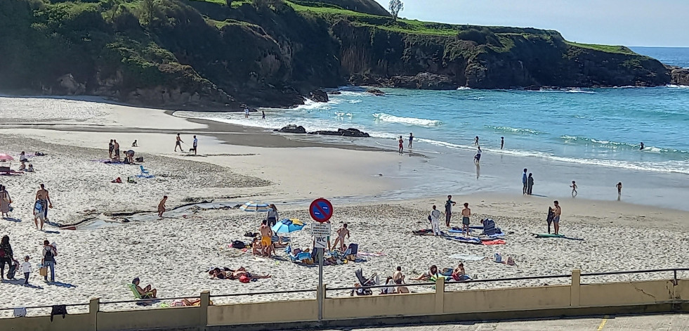 El Concello regula en una ordenanza las actividades de la playa de Caión