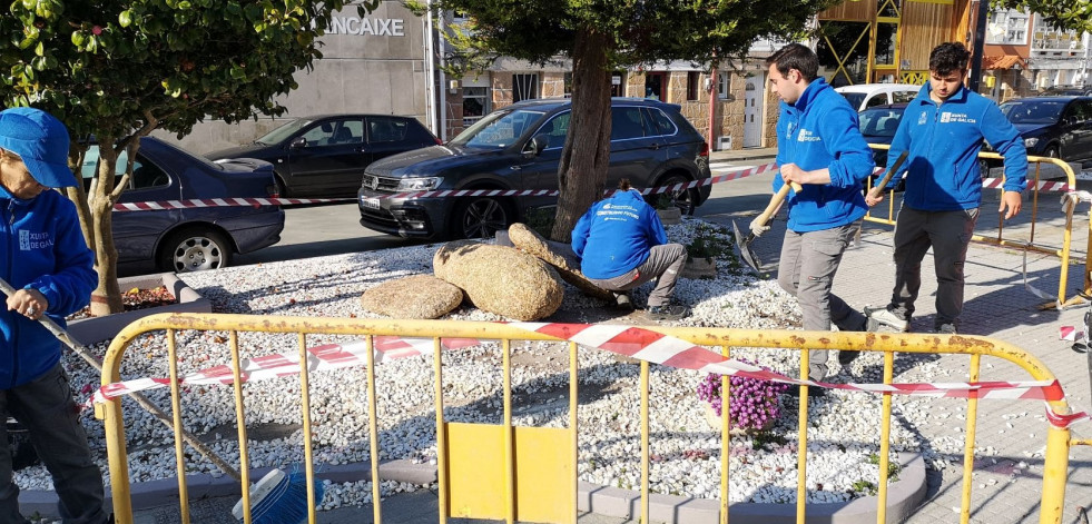 El alumnado del obradoiro de empleo mejora varios espacios de Camariñas, Muxía y Vimianzo