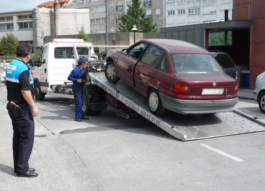 BNG y PSOE larachés piden un servicio de grúa municipal