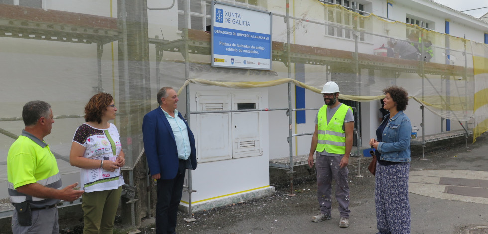 El obradoiro de empleo larachés renueva el exterior del edificio del antiguo matadero