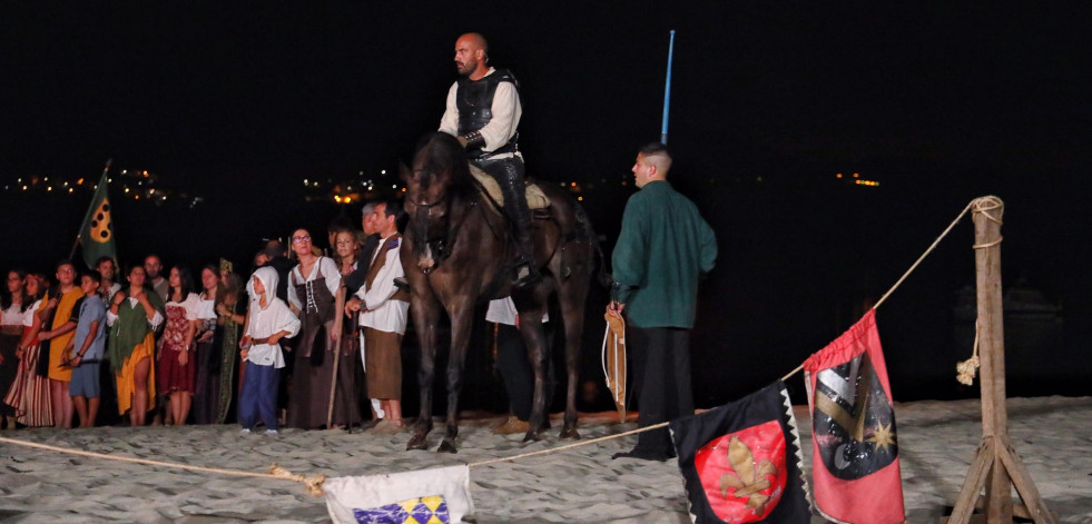 El desembarco en la playa, plato fuerte del mercado medieval de Corcubión