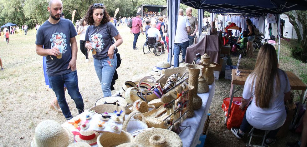 La feria de artesanía de la 37ª Festa da Carballeira de Zas tendrá casi el doble de puestos