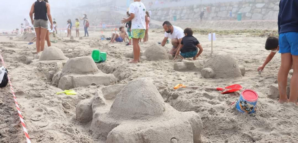 Malpica calienta motores para las Festas do Mar con el concurso de castillos de arena