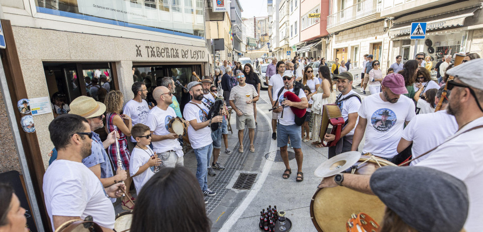 La procesión marítima de la Virgen  del Carmen despide las Festas do Mar