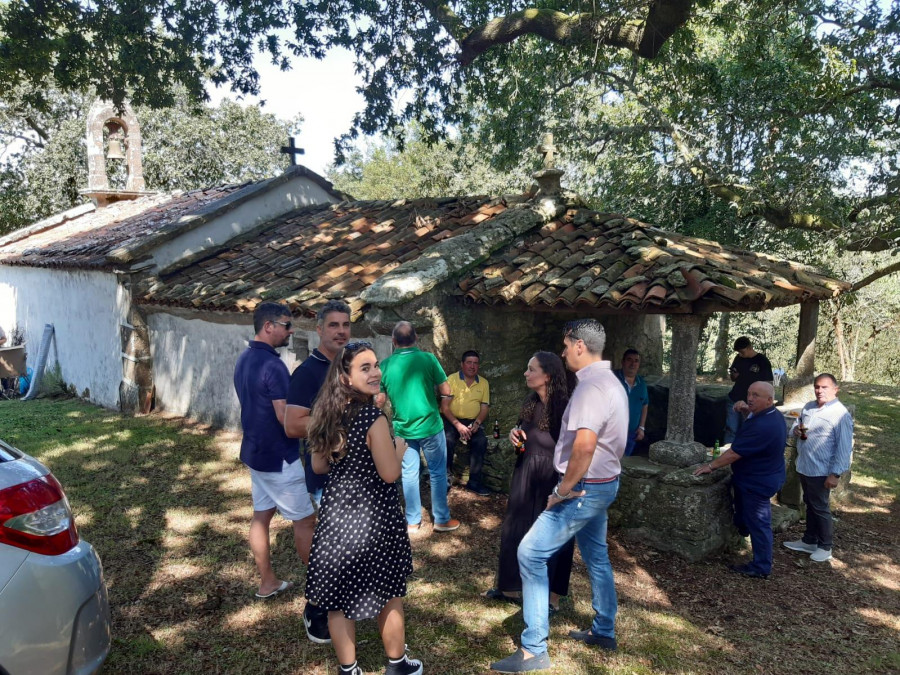 Montemaior recuperó la fiesta de San Roque en la ermita da Pena