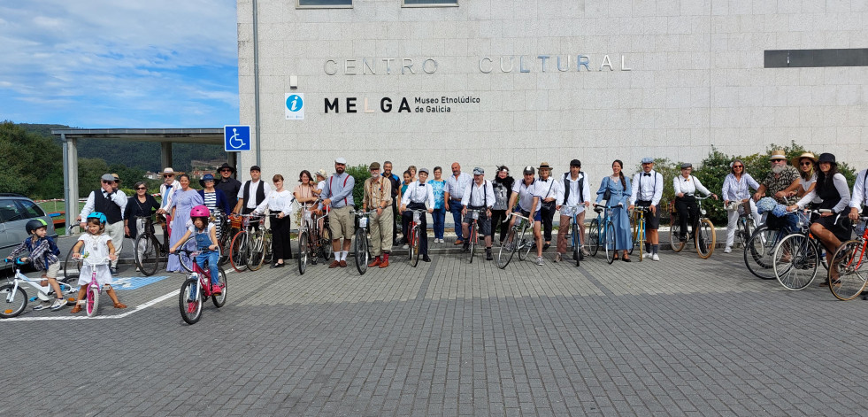 Bicis clásicas y juegos tradicionales, en las Barquiñas de Ponteceso