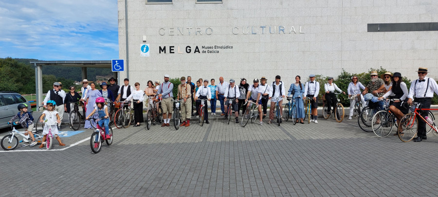 Bicis clásicas y juegos tradicionales, en las Barquiñas de Ponteceso