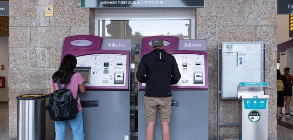 Trenes agotados y lista de espera en Renfe tras habilitarse la venta de billetes a media distancia