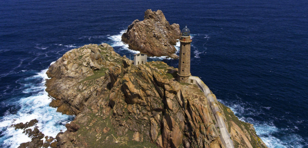 Los paisajes, la naturaleza y los faros, lo más valorado por los turistas en la zona