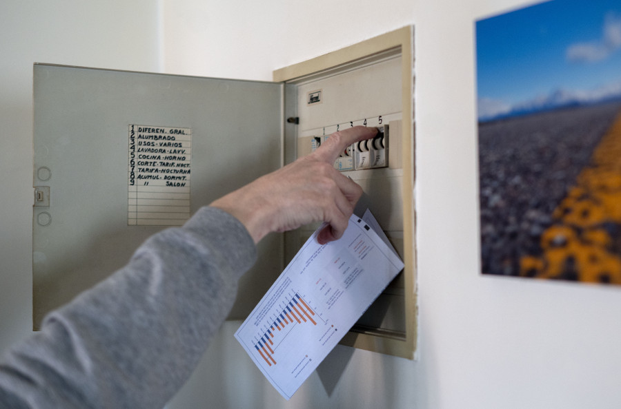 Carballo aprueba la concesión de ayudas a 118 familias para pagar las facturas de la electricidad