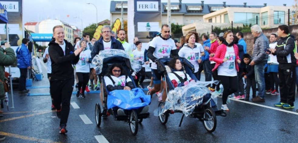 Las dos únicas gallegas con ataxia telangiectasia participarán este domingo en la media maratón de Fene