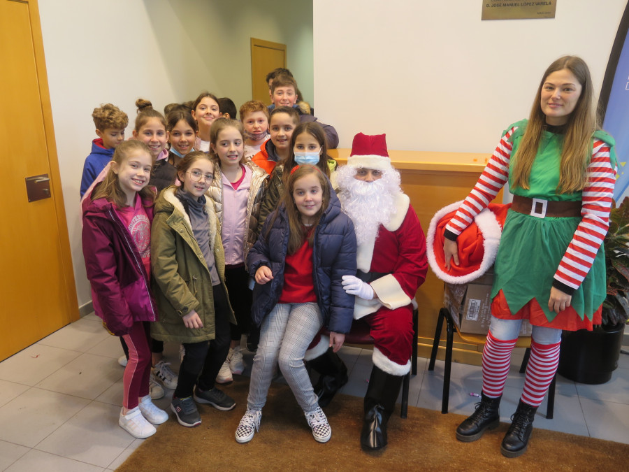 A Laracha pone en marcha su programa cultural de Navidad con el festival de teatro infantil