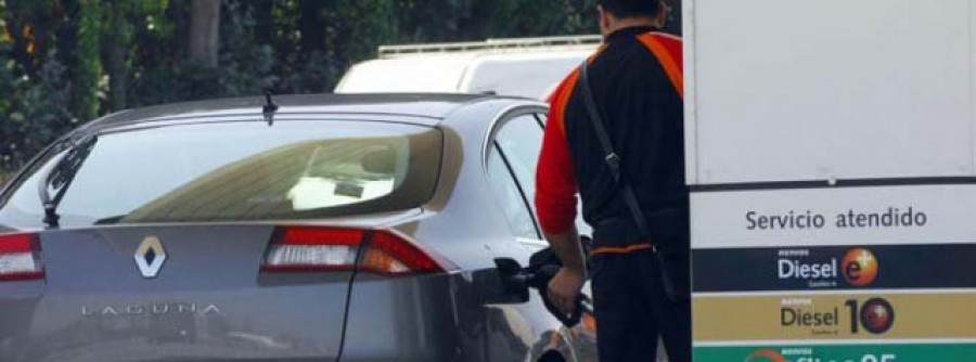 El precio de los carburantes mantiene su caída