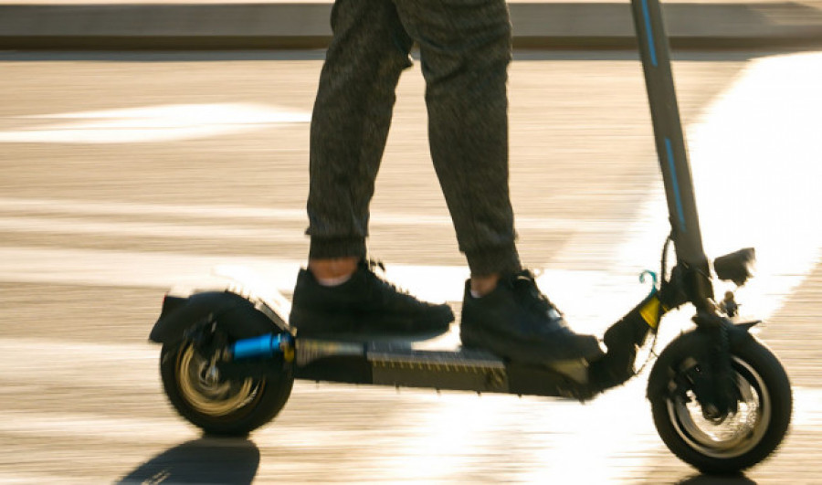 Le ponen en libertad y roba un patinete eléctrico a la puerta del juzgado