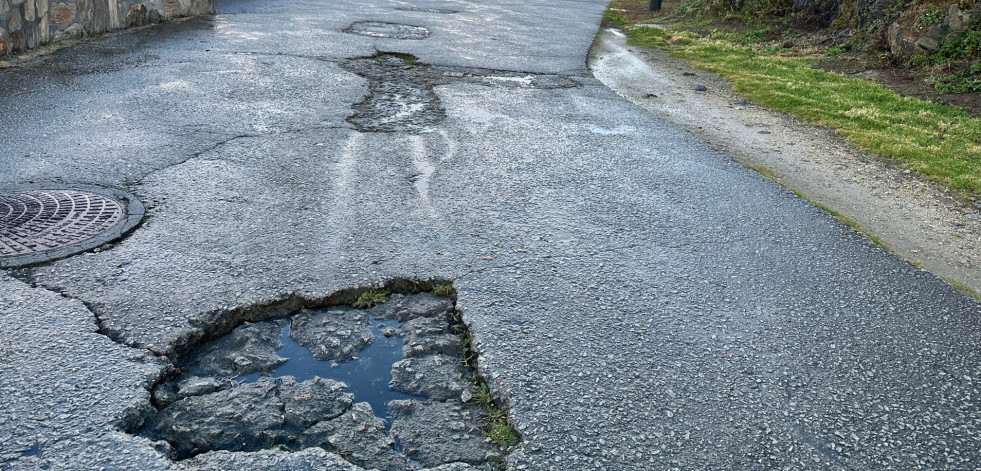 La falta de mantenimiento afea y resta atractivo turístico al paseo marítimo de Malpica