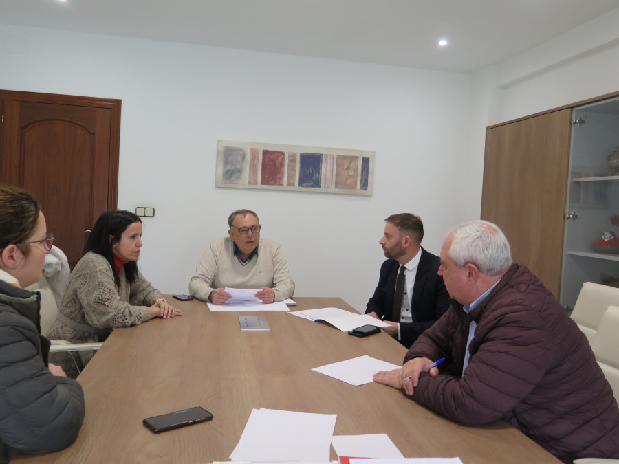 A Laracha pide a la Xunta mejoras en los centros educativos