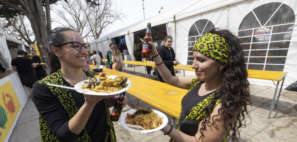 Empanada de berberechos y paella reinaron en Ponteceso