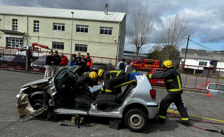 Simulacro del GES de Ponteceso en el instituto Eduardo Pondal