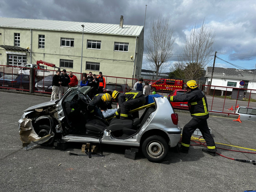 Simulacro del GES de Ponteceso en el instituto Eduardo Pondal