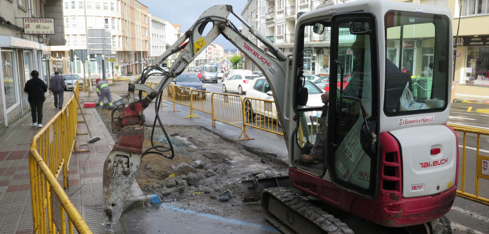 El Concello larachés aumenta las plazas de aparcamiento en la avenida de Fisterra