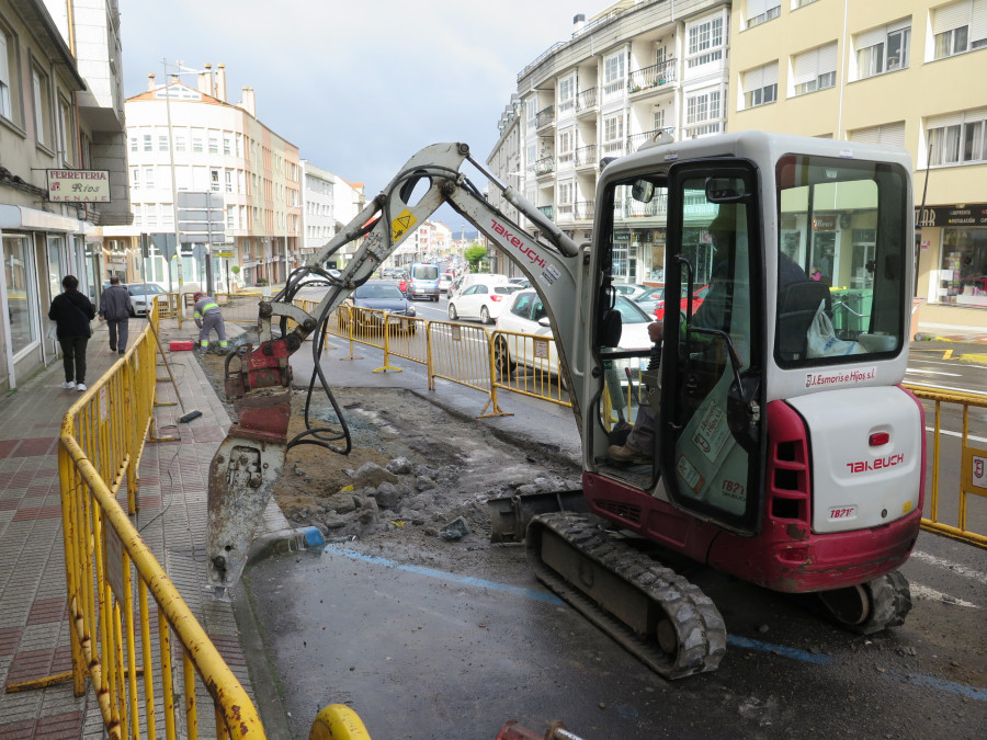 El Concello larachés aumenta las plazas de aparcamiento en la avenida de Fisterra