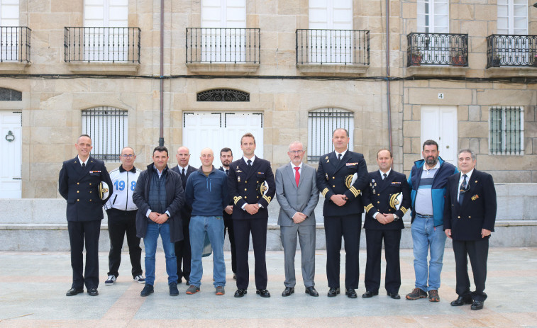 Los laxenses conocen más de cerca el trabajo de la Unidad de Buceo de la Armada