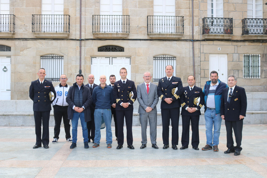 Los laxenses conocen más de cerca el trabajo de la Unidad de Buceo de la Armada