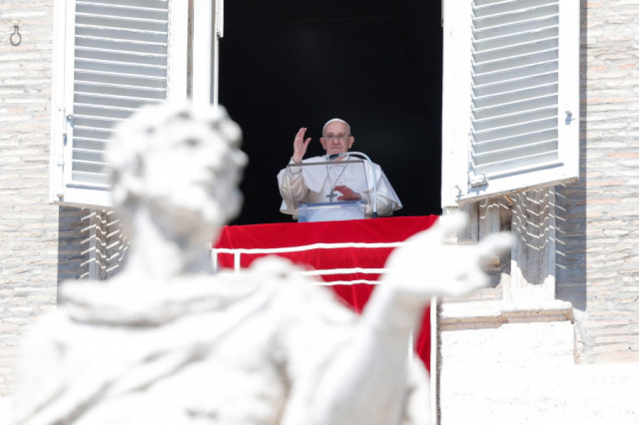 El papa Francisco muestra "una ligera mejoría" en su sexto día en el hospital