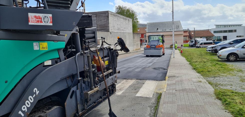 El Concello larachés renueva el pavimento de la calle Lino Gómez Canedo