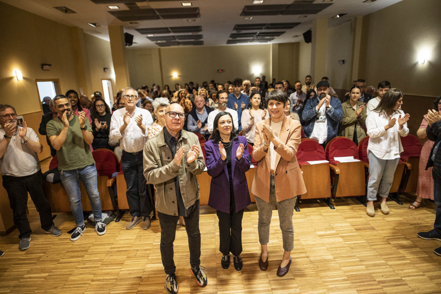 Carolina Castiñeiras presenta su candidatura arropada por Ana Pontón