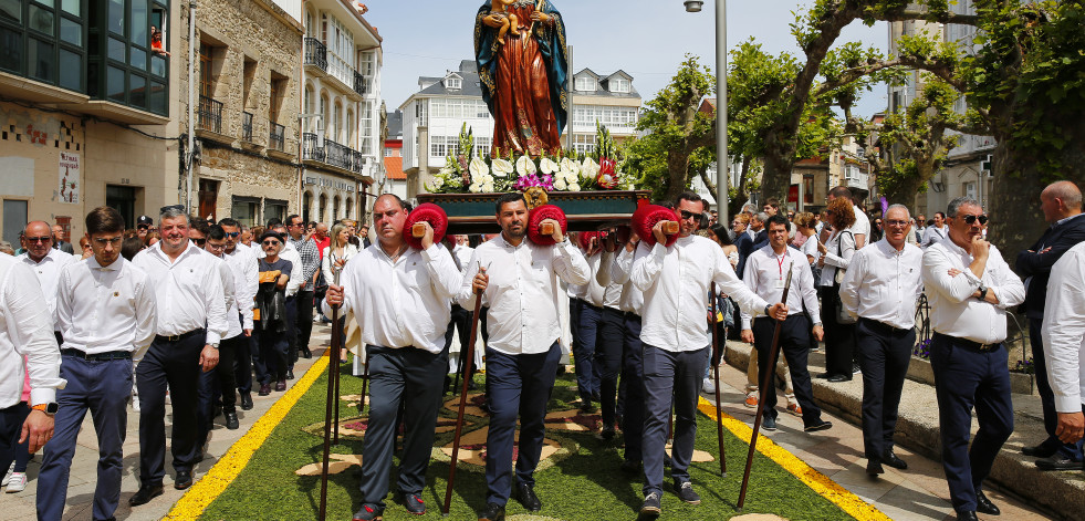 Cee coronó a la Virxe da Xunqueira en un histórico día