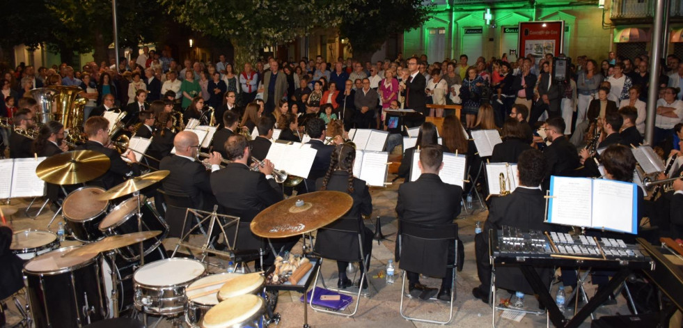 Música tradicional para festejar las Letras Galegas en Cee