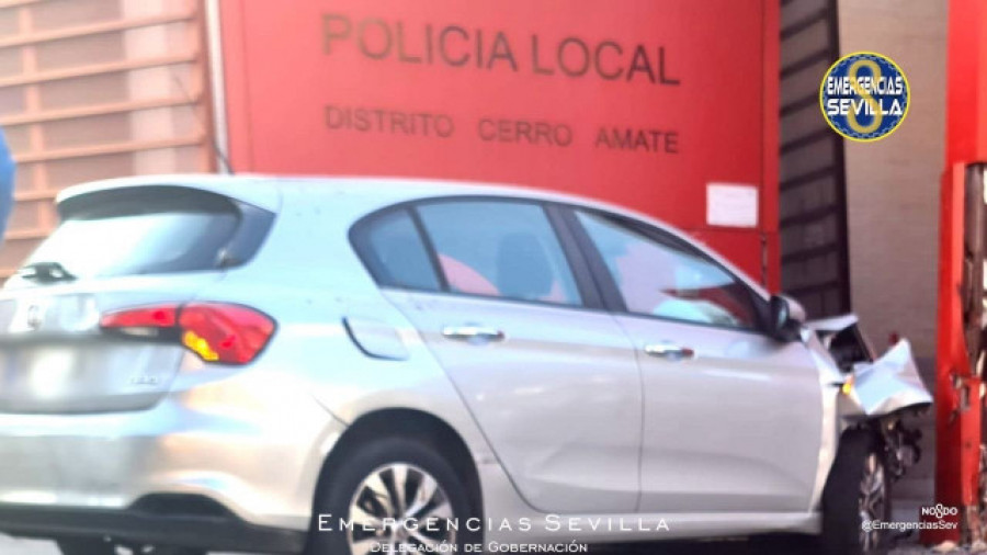 Detenido un conductor ebrio y drogado tras empotrar el coche contra una comisaría de Policía