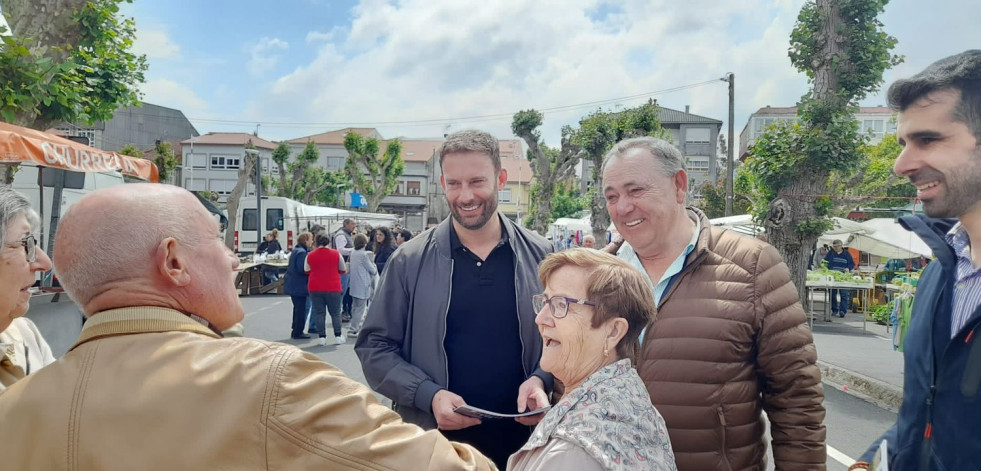 La feria de Paiosaco se convierte en epicentro de la campaña electoral larachesa