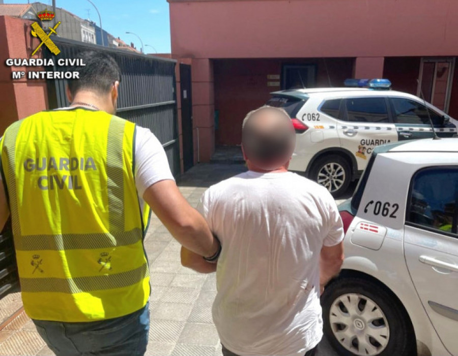 Detenido un vecino de Cangas de 68 años por pinchar las ruedas de coches de alta gama en la zona del puerto deportivo