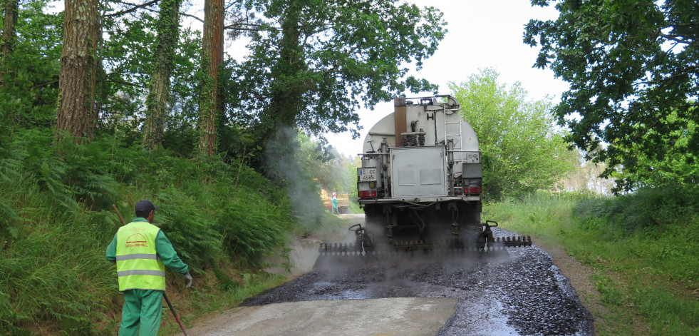 A Laracha inicia las obras de mejora de la carretera que comunica Vista Alegre y Samiro