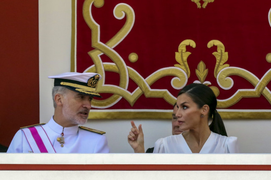 Granada se vuelca con el desfile del Día de las Fuerzas Armadas presidido por los reyes