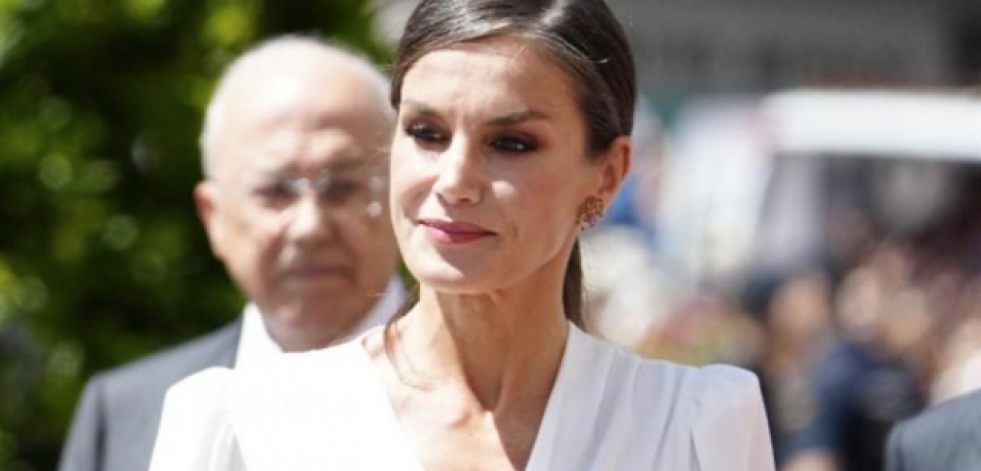 La Reina Letizia vuelve a apostar por la firma coruñesa Boüret