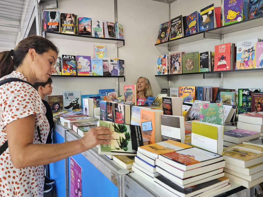 La Praza dos Libros continúa con mucho ambiente